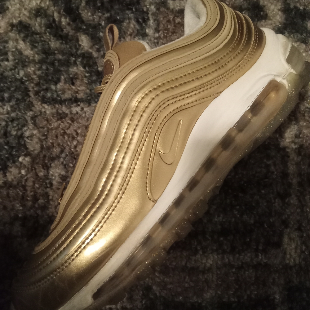 Nike Metallic Gold Slip-On Air Max - Picture 5 of 7